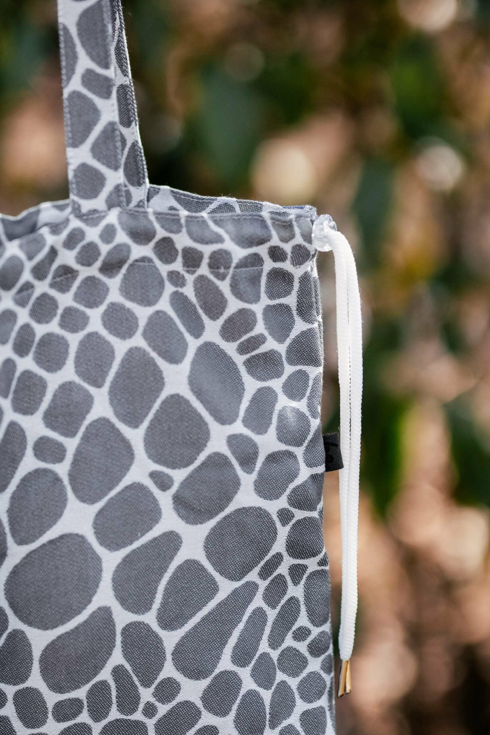 taska-be-lenka-giraffe-grey-19198-size-large-v-1
