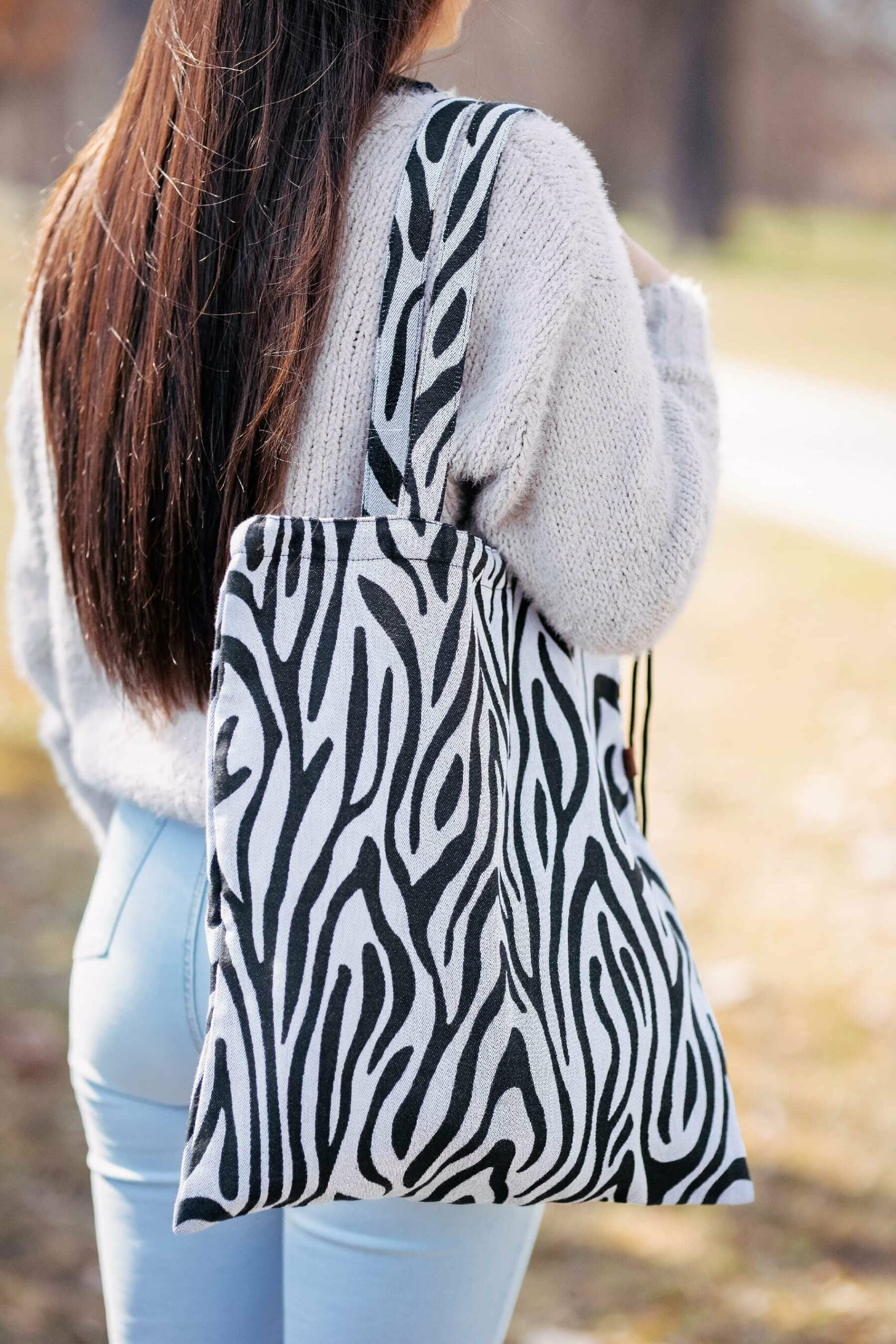 taska-be-lenka-zebra-black-white-19234-size-large-v-1