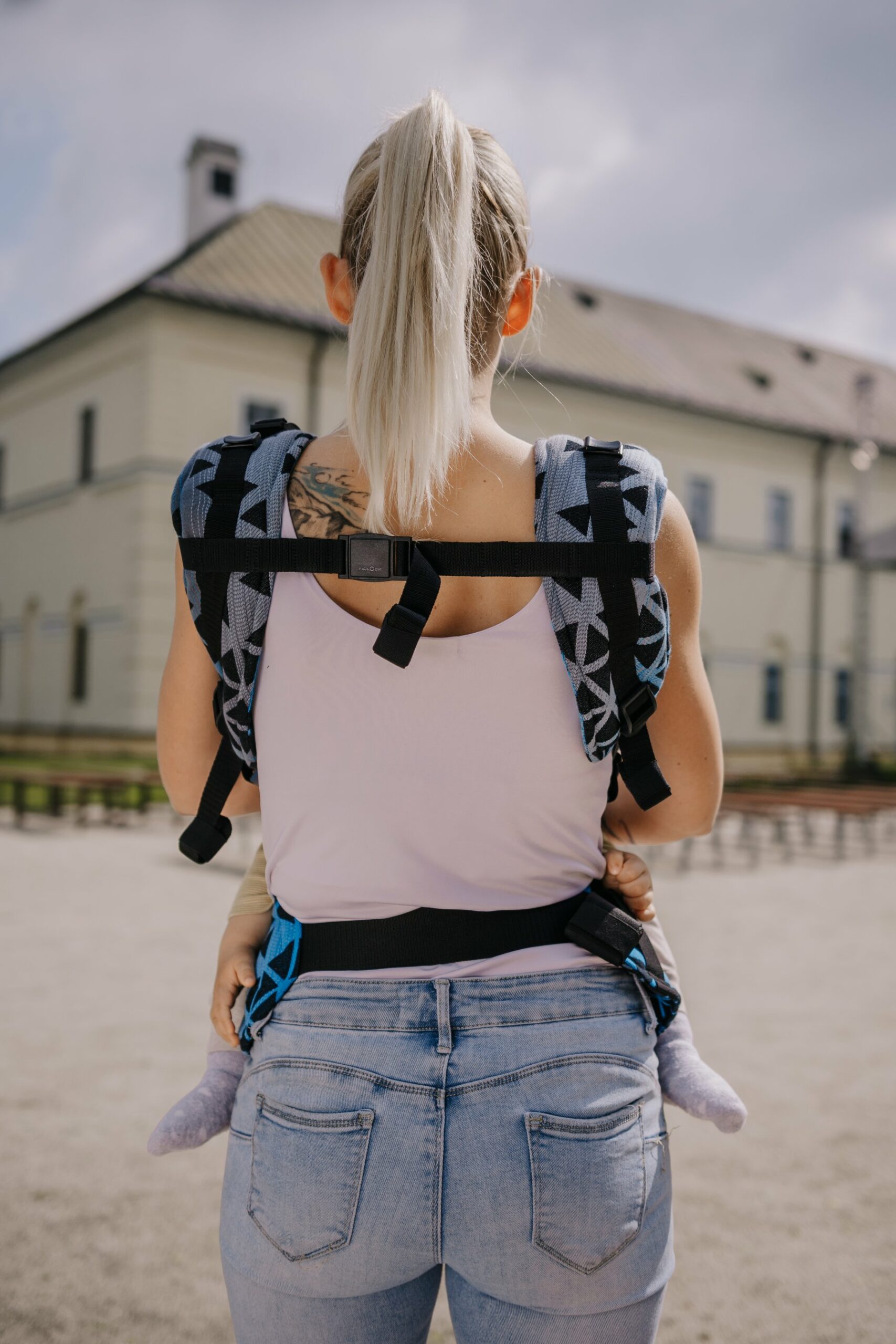 nosic-be-lenka-mini-triangel-zafir-22-32664-size-large-v-1